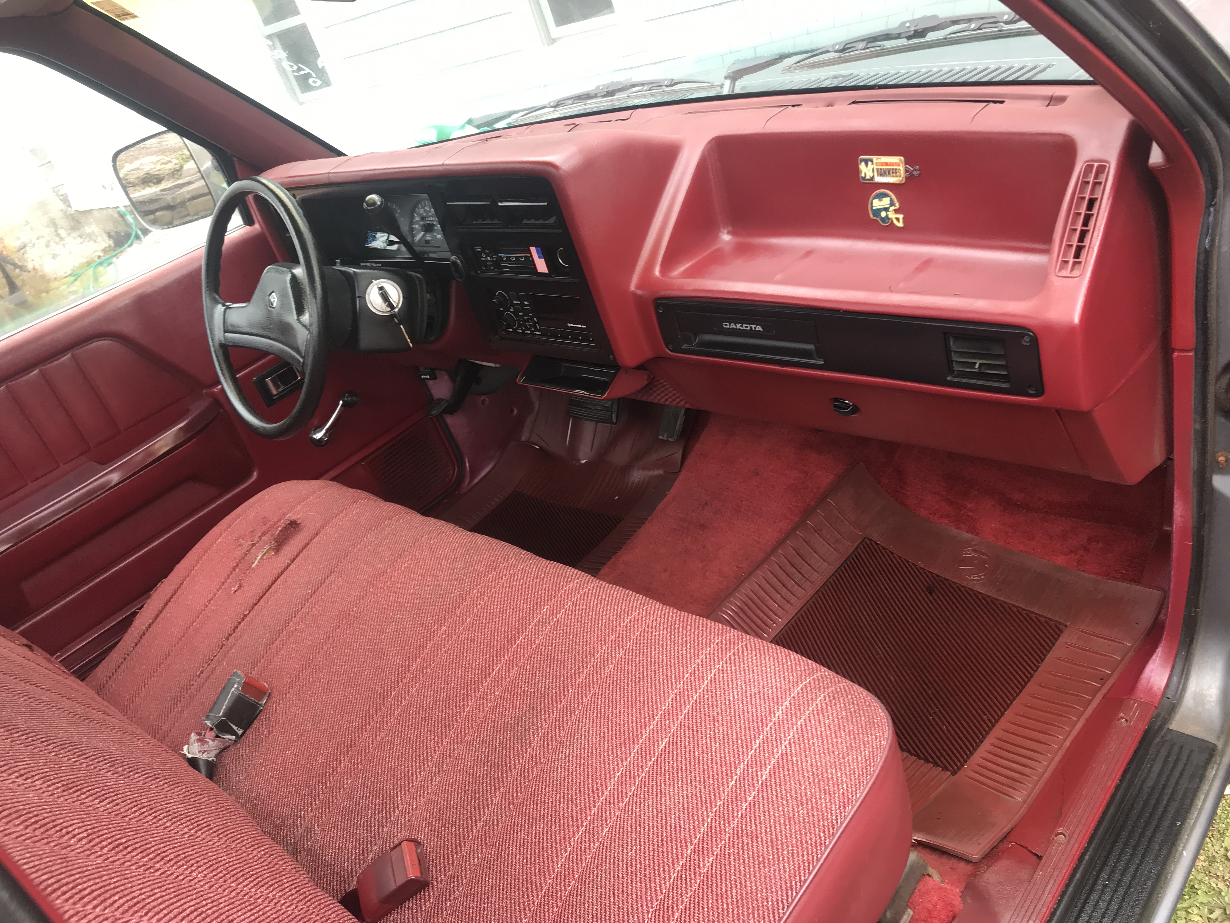 1991 Dodge Dakota Pickup ONE OWNER 117K 8 foot bed and roomy bench seating NICE — photo 61